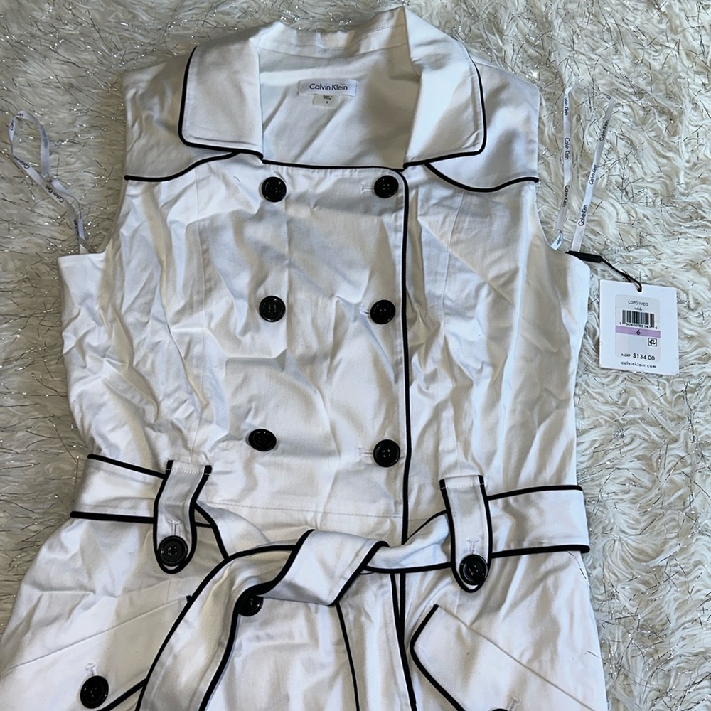 Calvin Klein sleeveless calf-length trench coat buttons Removable belt NWT